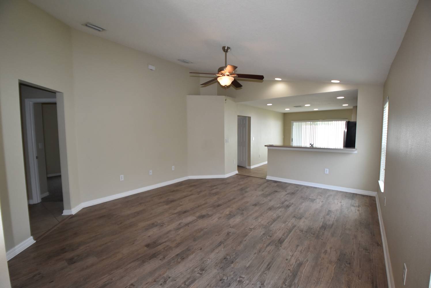 8222 Summer Wood Ln photo 4