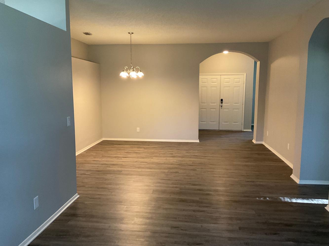 22521 Laureldale Dr photo 2