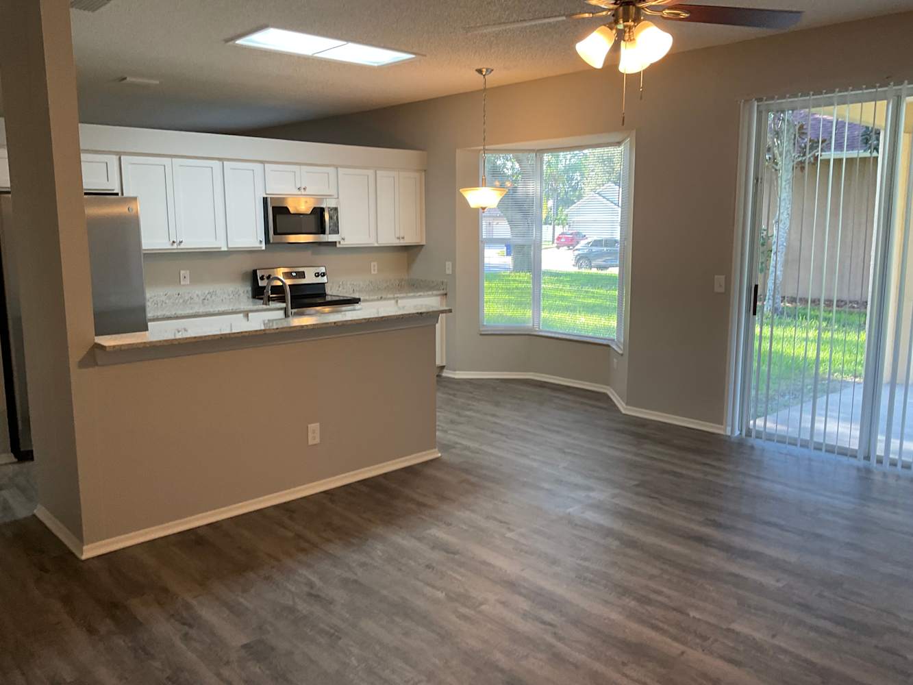 22521 Laureldale Dr photo 3