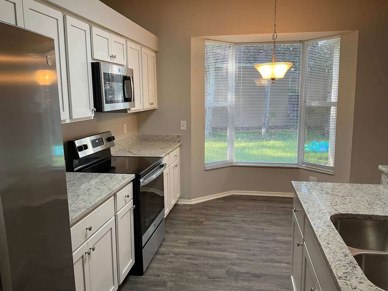 22521 Laureldale Dr photo 4