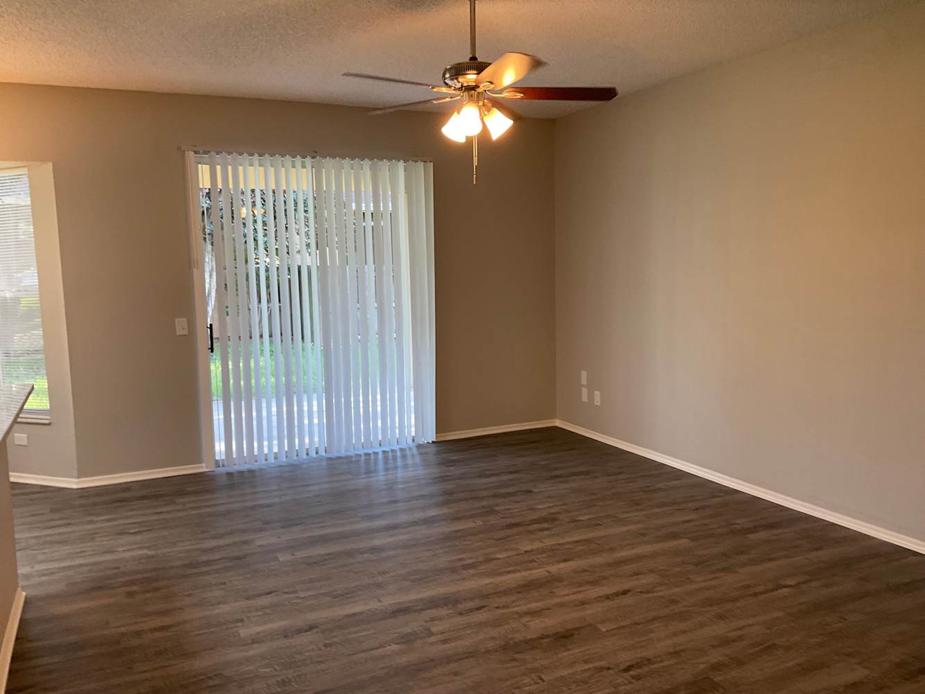 22521 Laureldale Dr photo 5