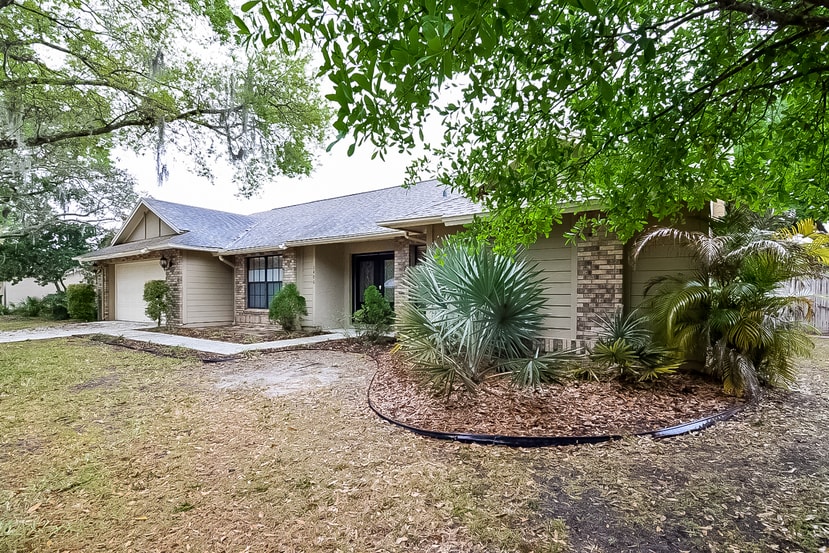 1406 Clarion Dr photo 2