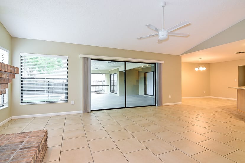 1406 Clarion Dr photo 3