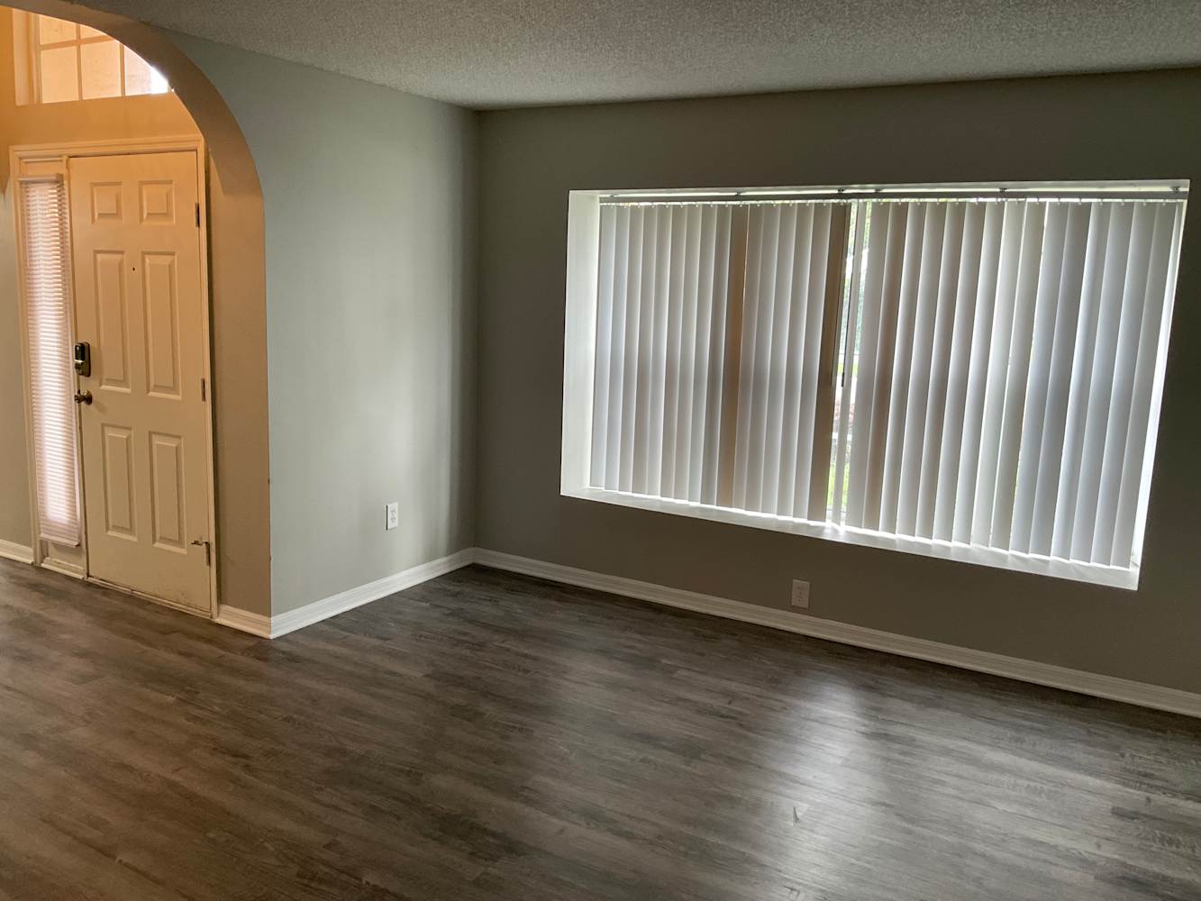 826 Walsingham Way photo 3