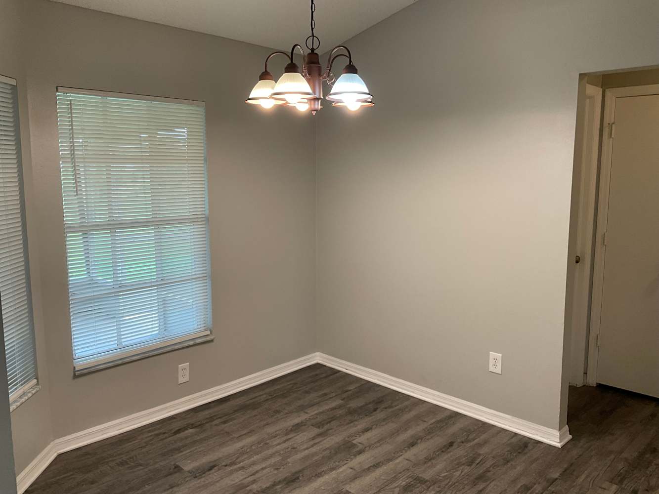 826 Walsingham Way photo 4