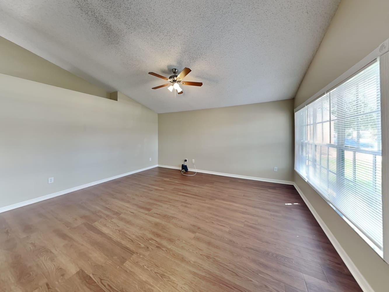 2479 Sagemont Dr photo 5