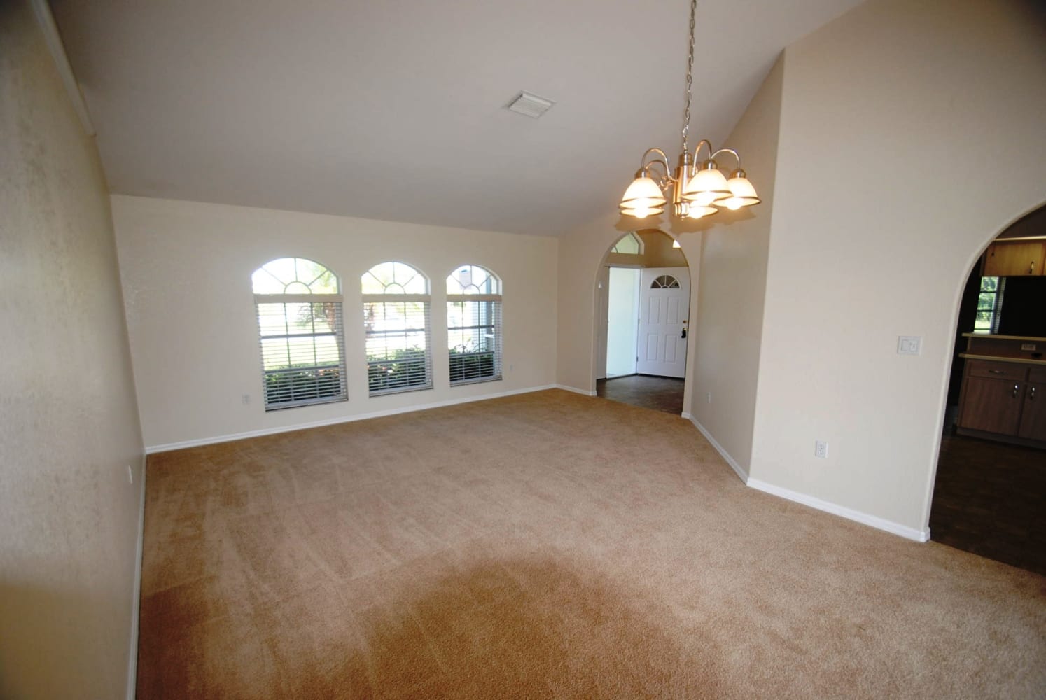 1124 Fergus Ln photo 2