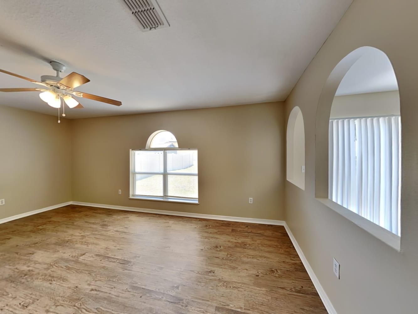 437 Hammerstone Ave photo 4