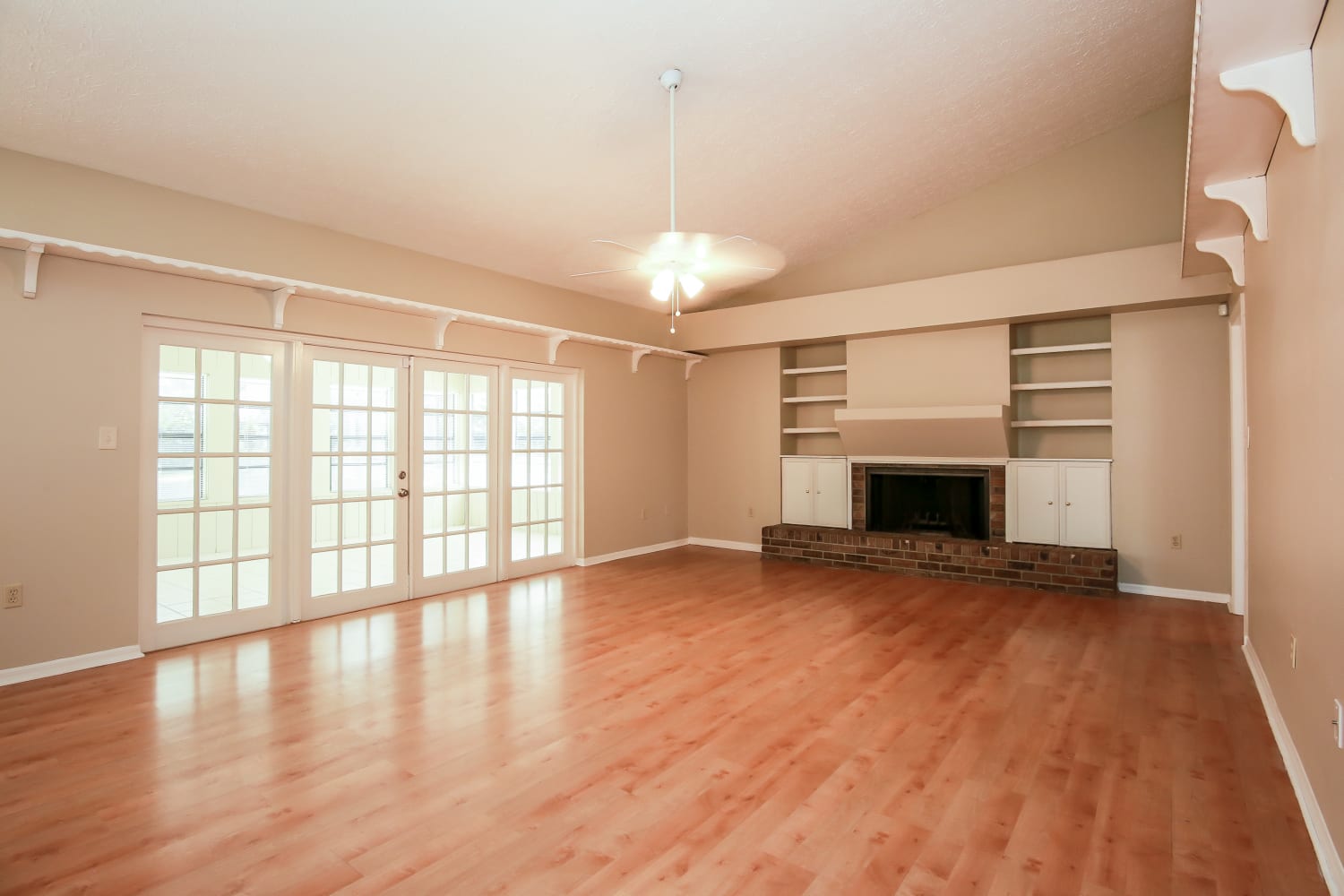 3910 Buttonwood Ct photo 4