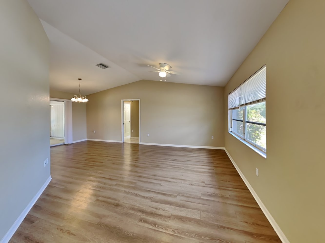23112 Donalda Ave photo 4