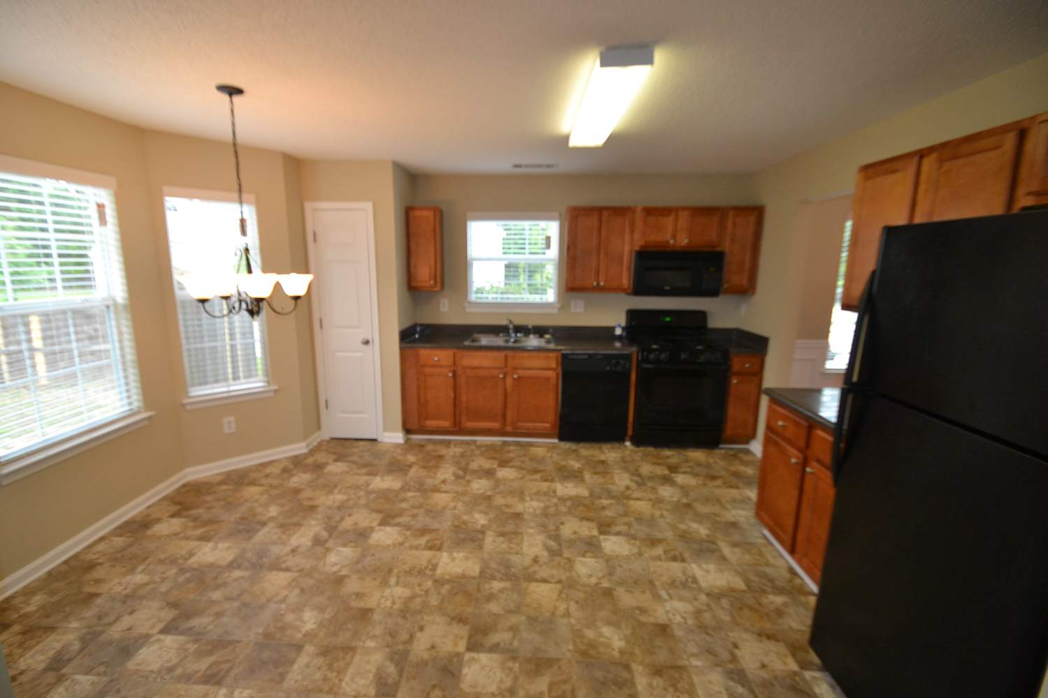 2333 Creel Rd photo 3