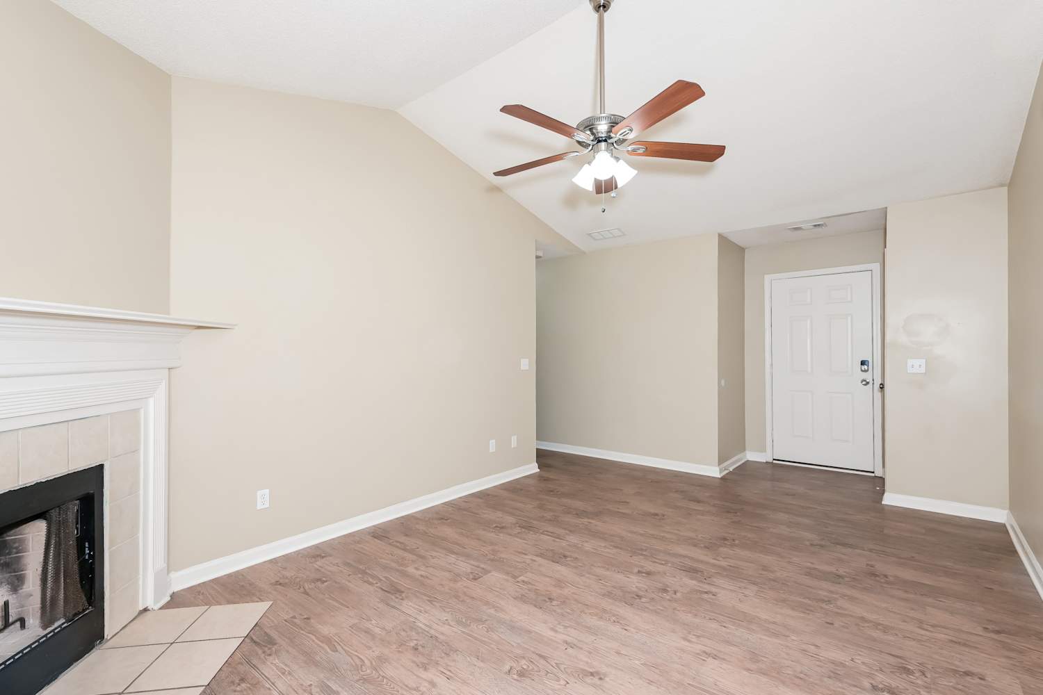 105 Myrtle Grove Ln photo 4