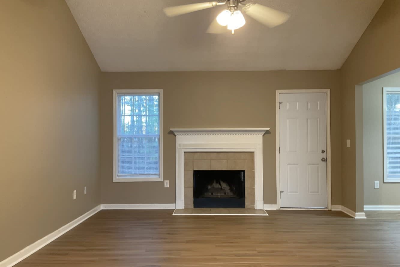 200 Shadowbrook Dr photo 2