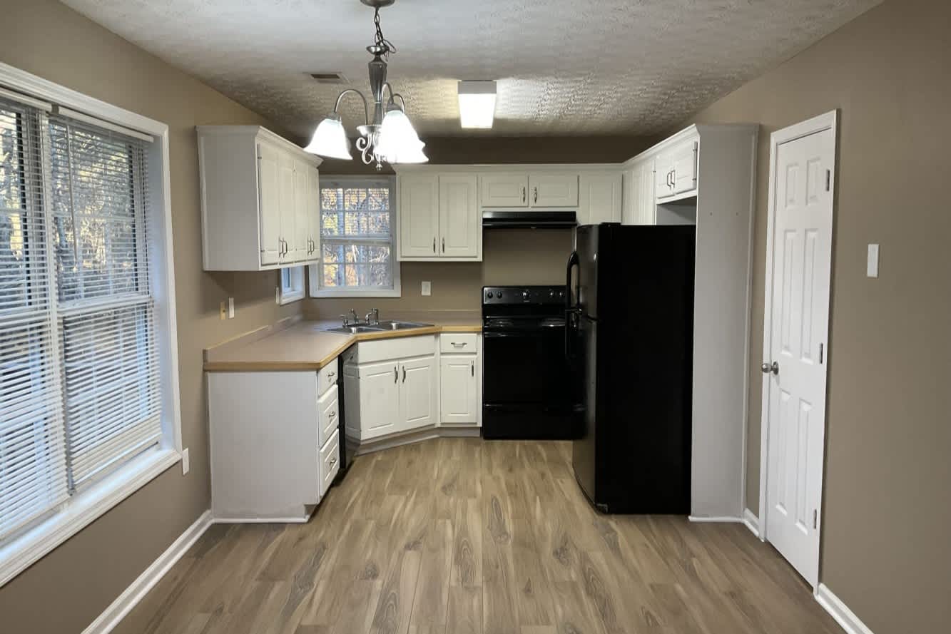 200 Shadowbrook Dr photo 3