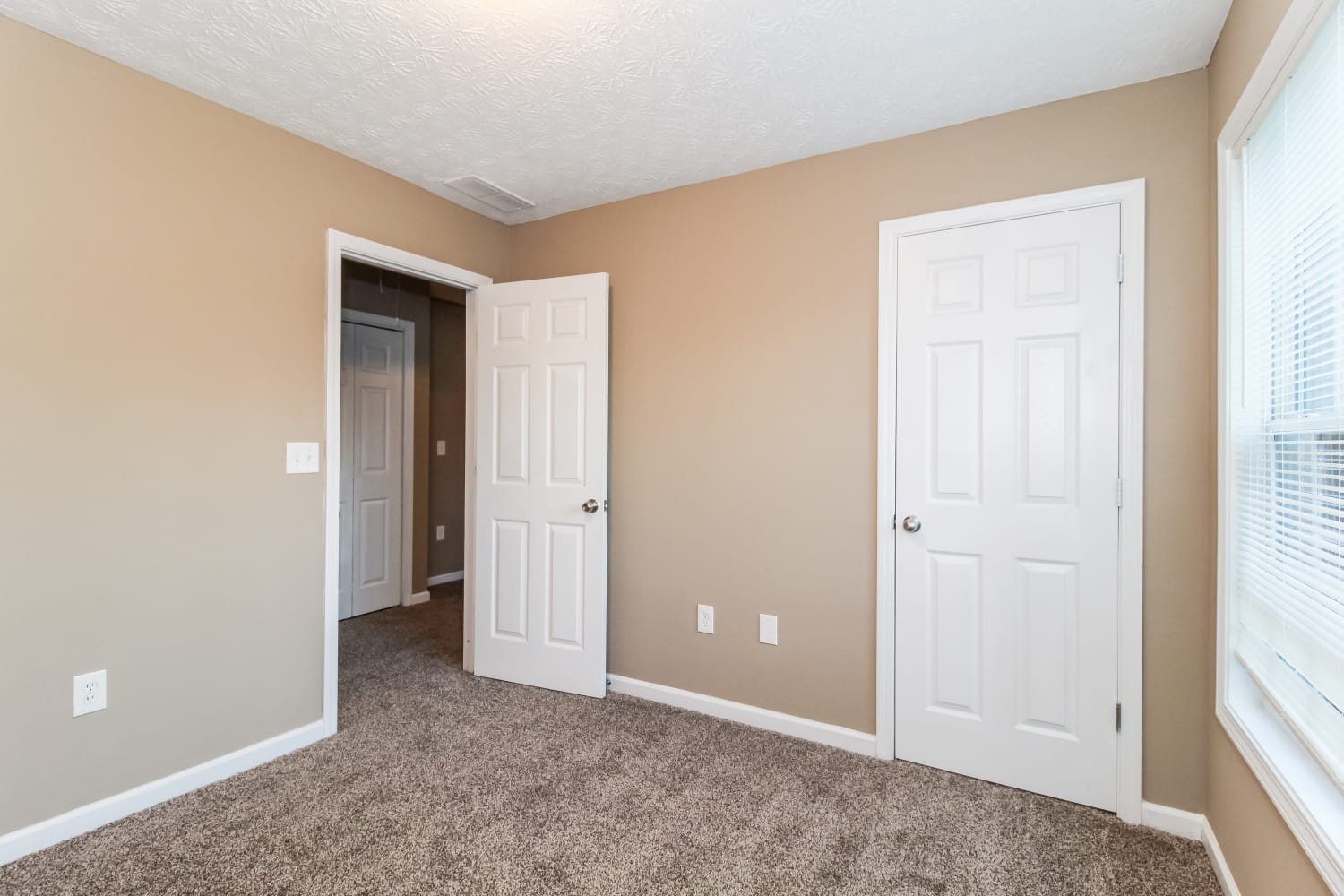 200 Shadowbrook Dr photo 4