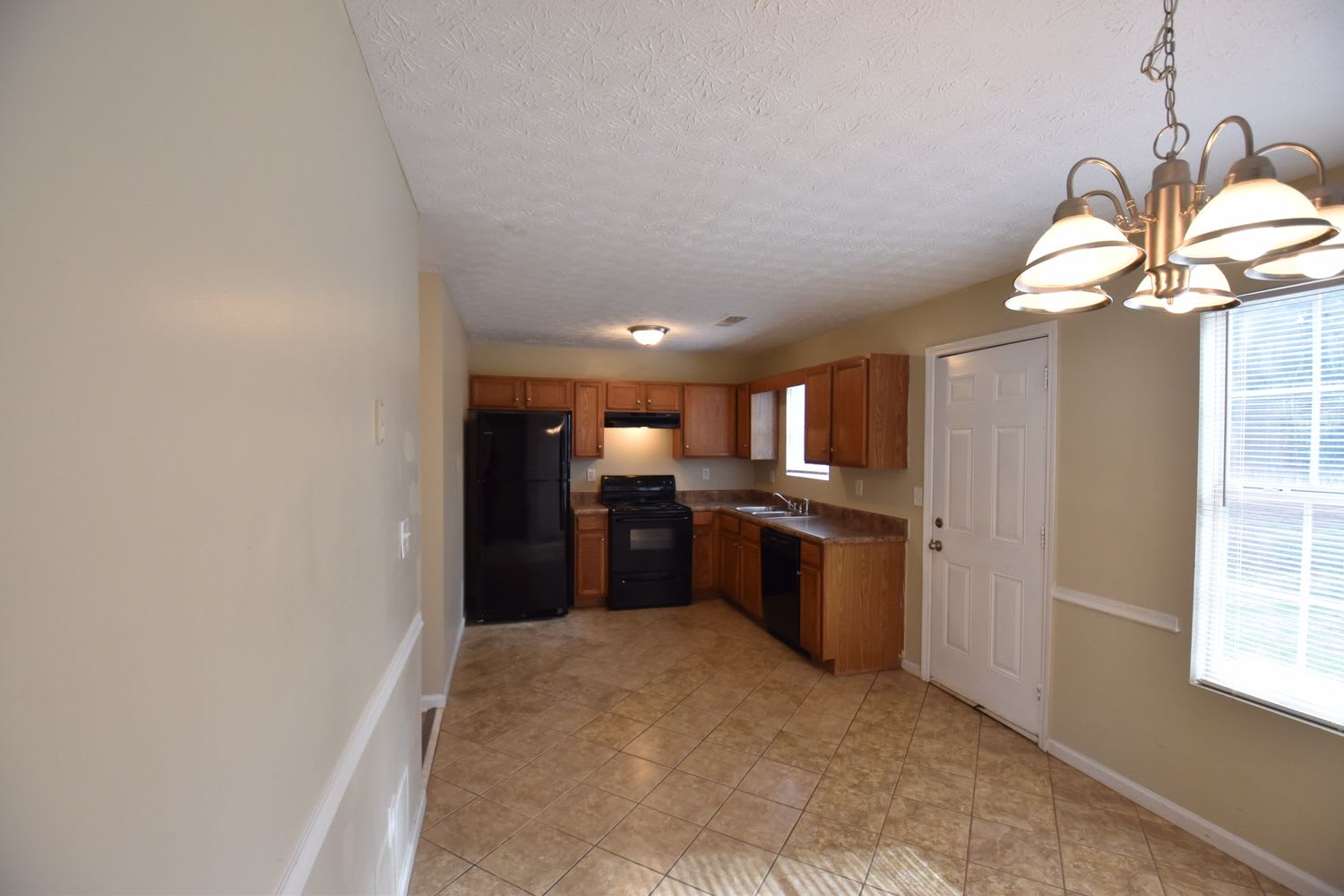 727 Trickle Ln photo 4