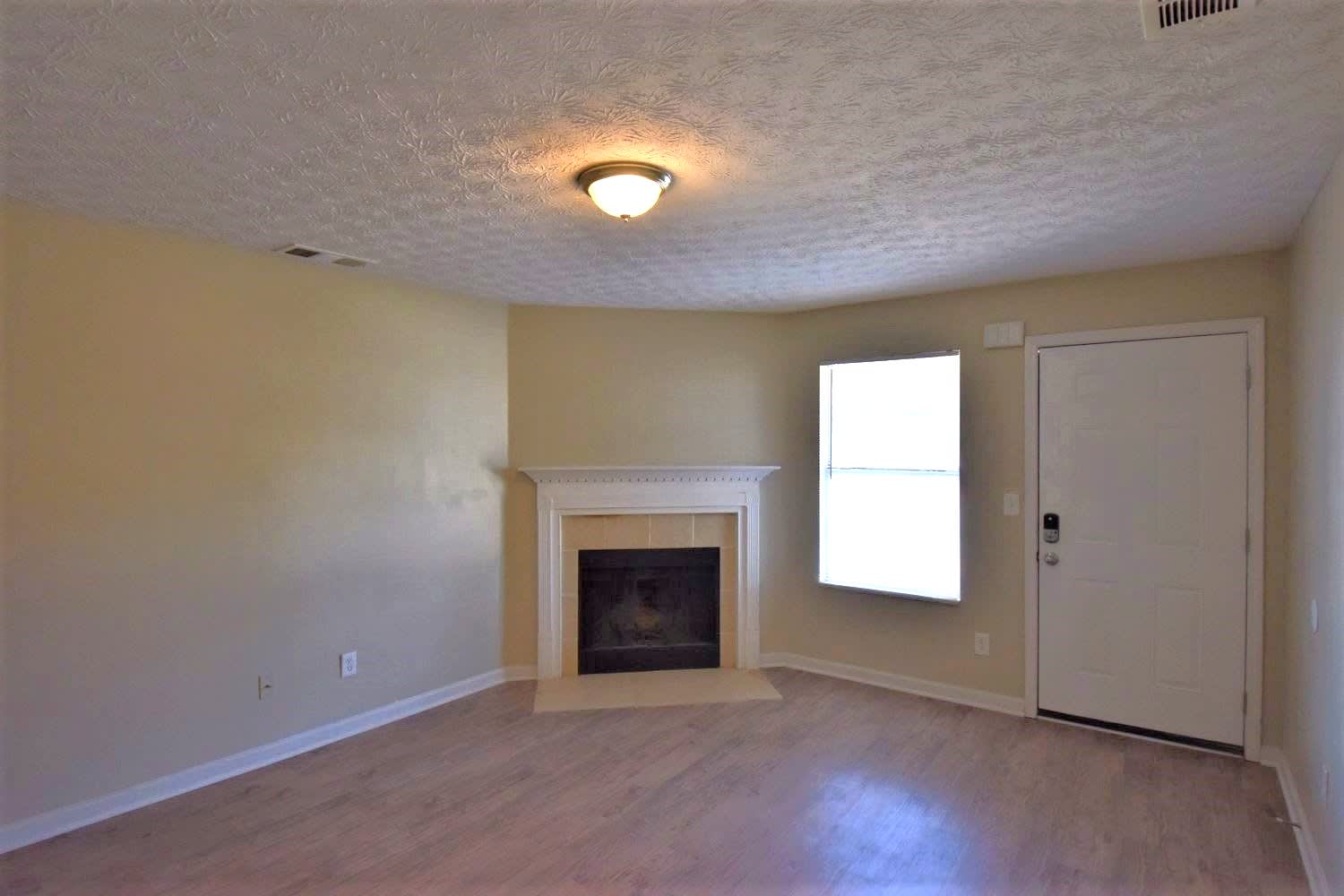 727 Trickle Ln photo 2