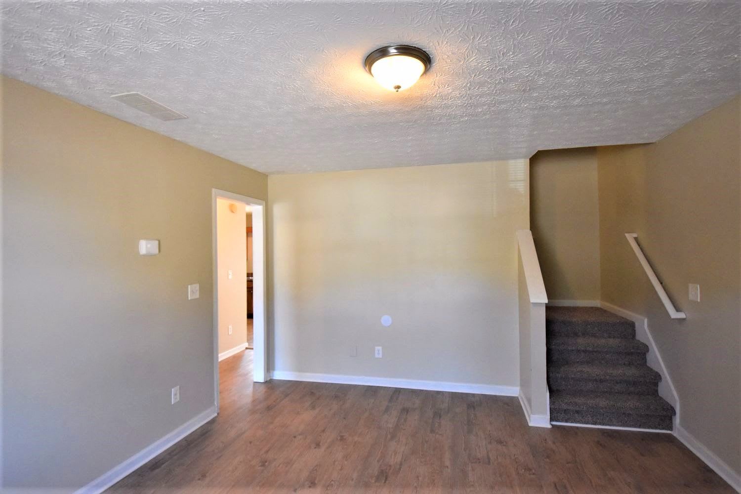 727 Trickle Ln photo 3