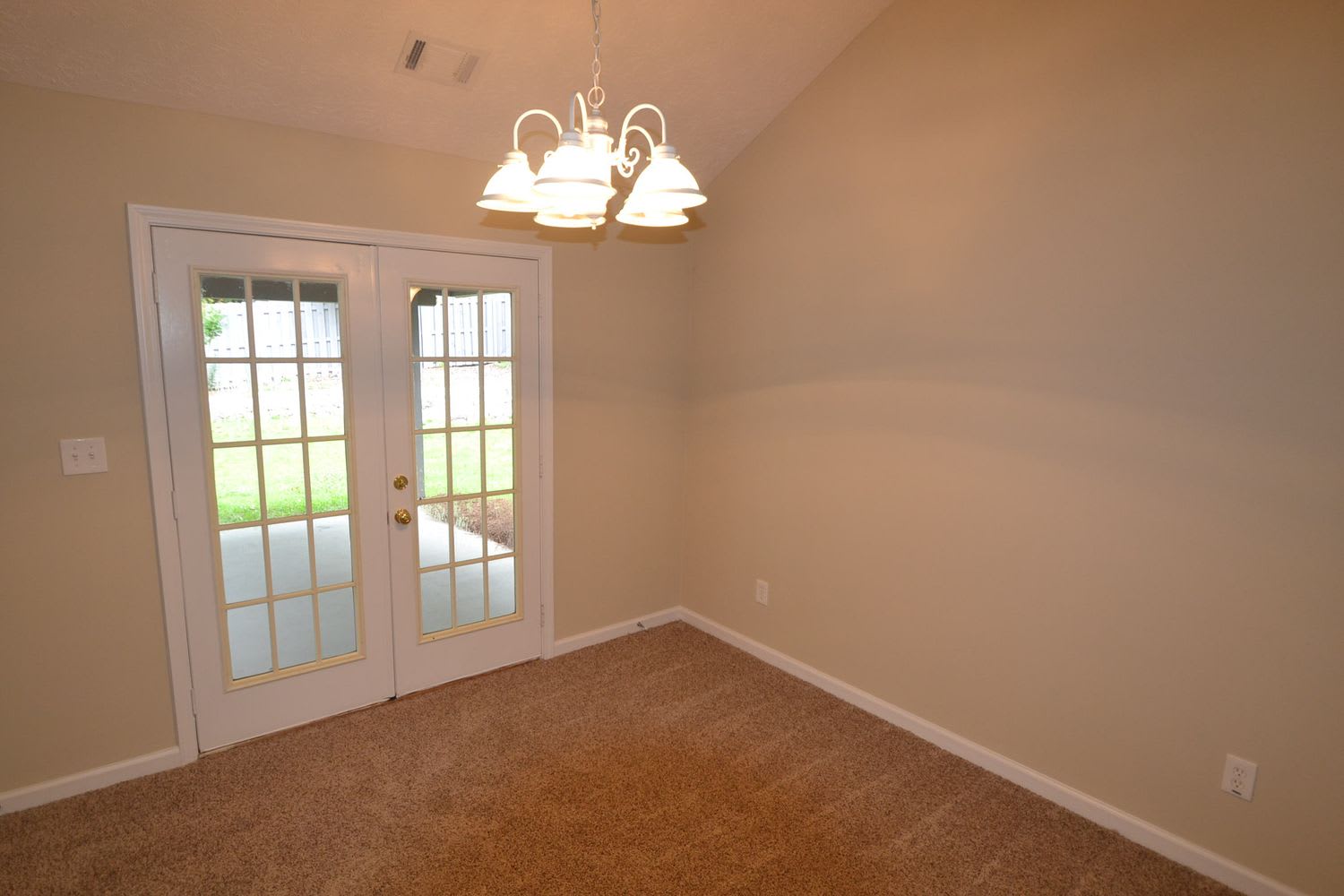 220 Chinns Way photo 4