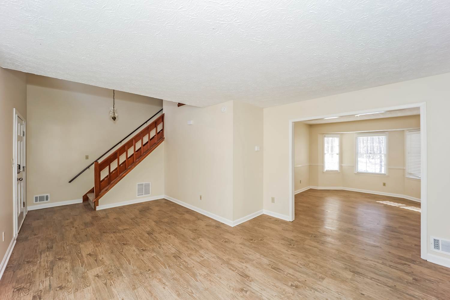 465 Benjamin Cir photo 2
