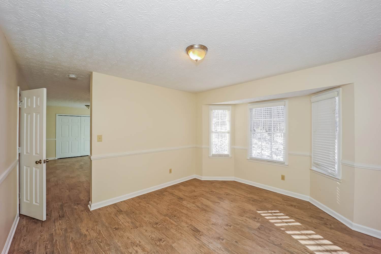 465 Benjamin Cir photo 4