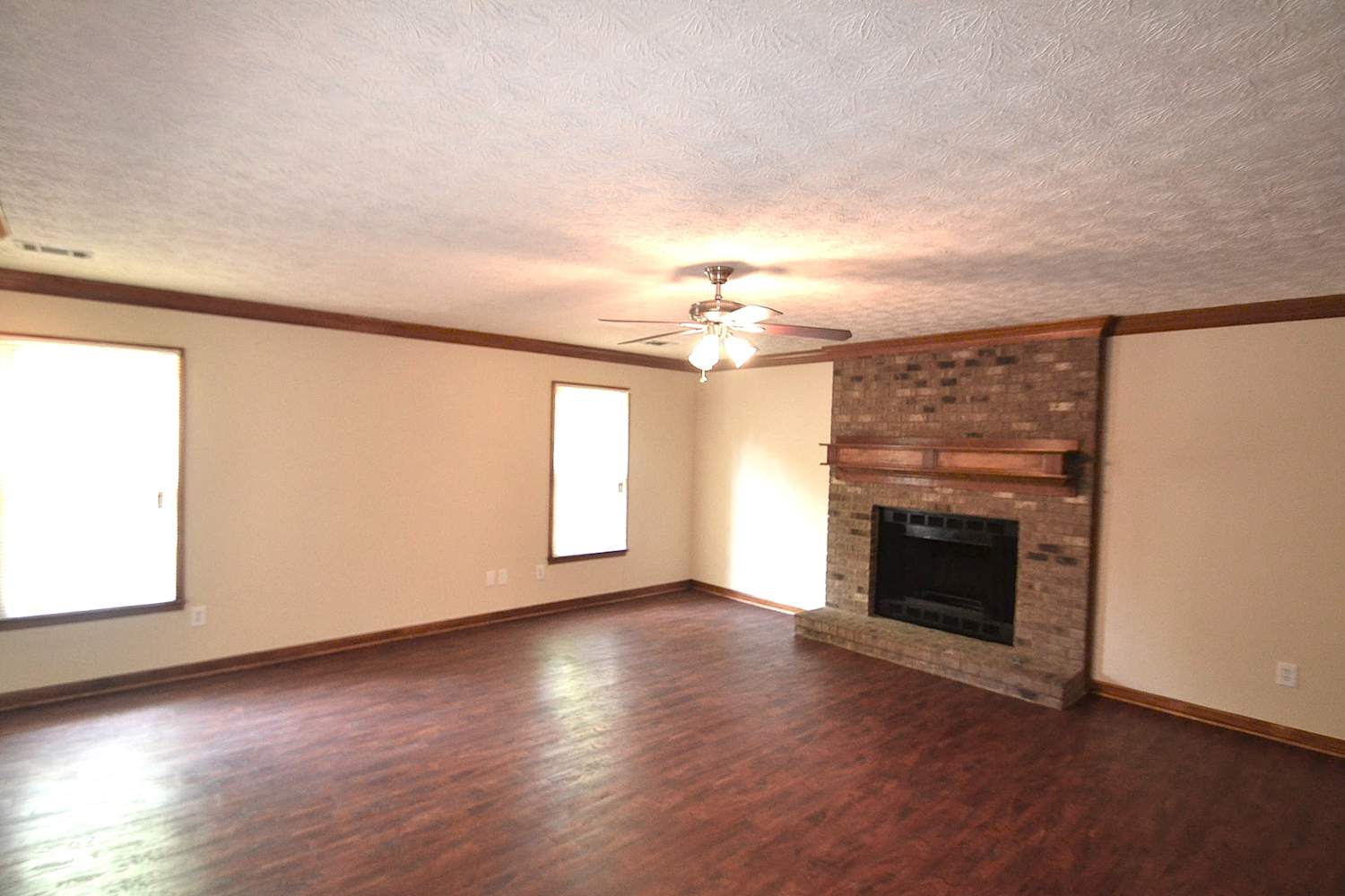 2870 Spring Ridge Cir photo 2