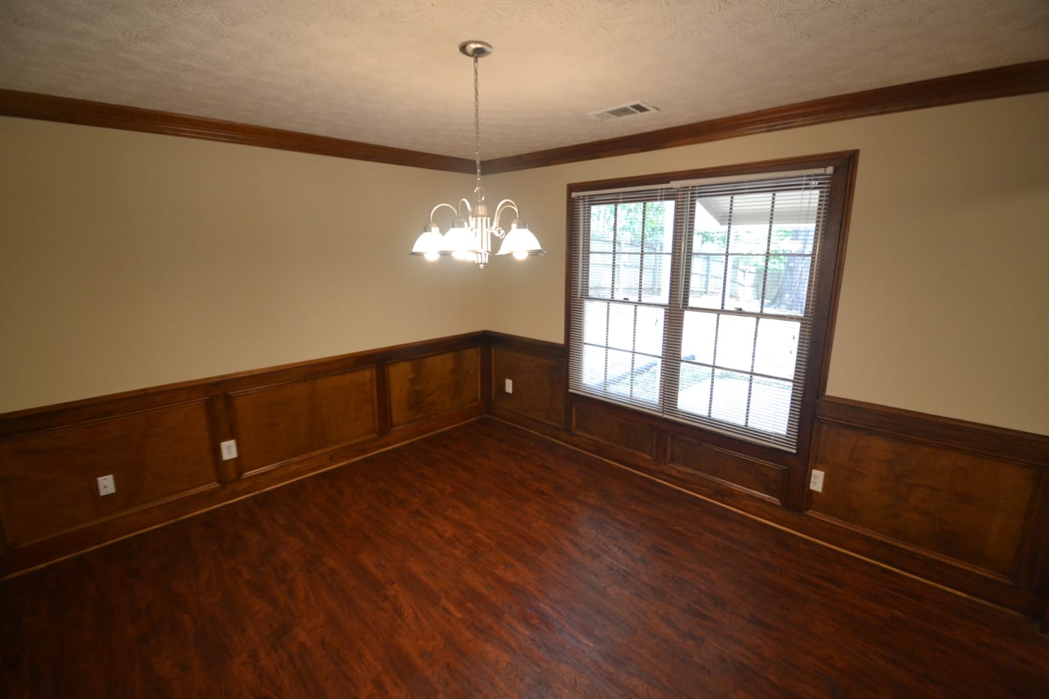 2870 Spring Ridge Cir photo 3
