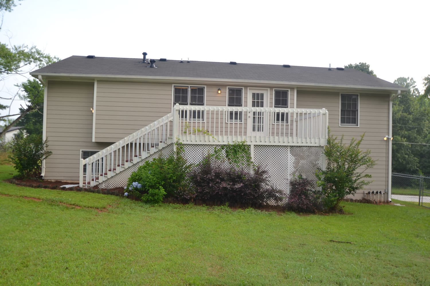 734 Shoreline Trl SE photo 2