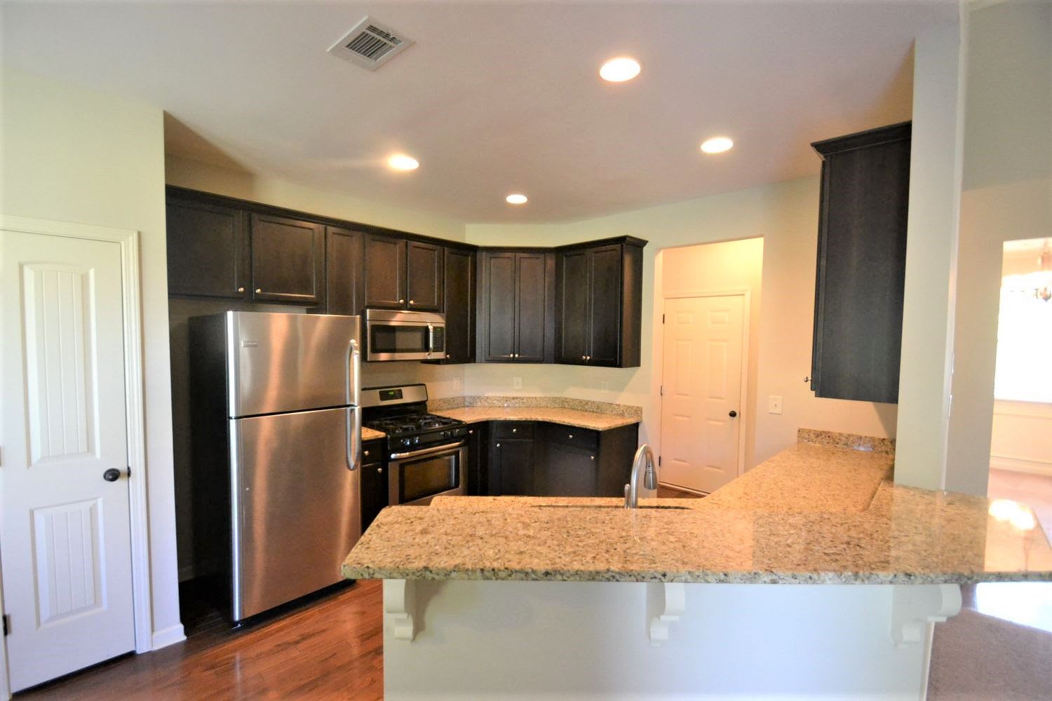 90 Bedford Park Dr photo 4
