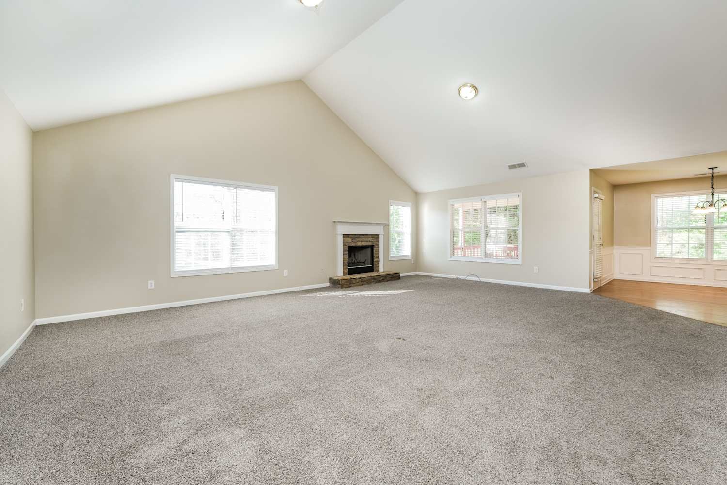 286 Rockingham Dr photo 4