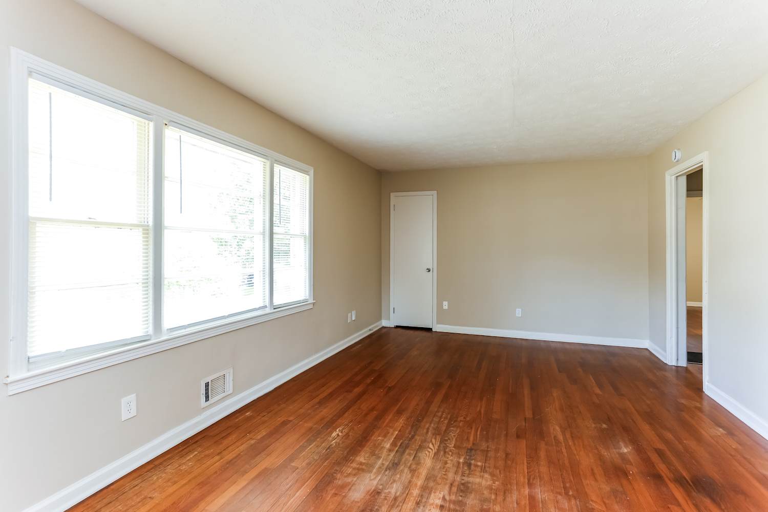 2121 Cherry Ln photo 5