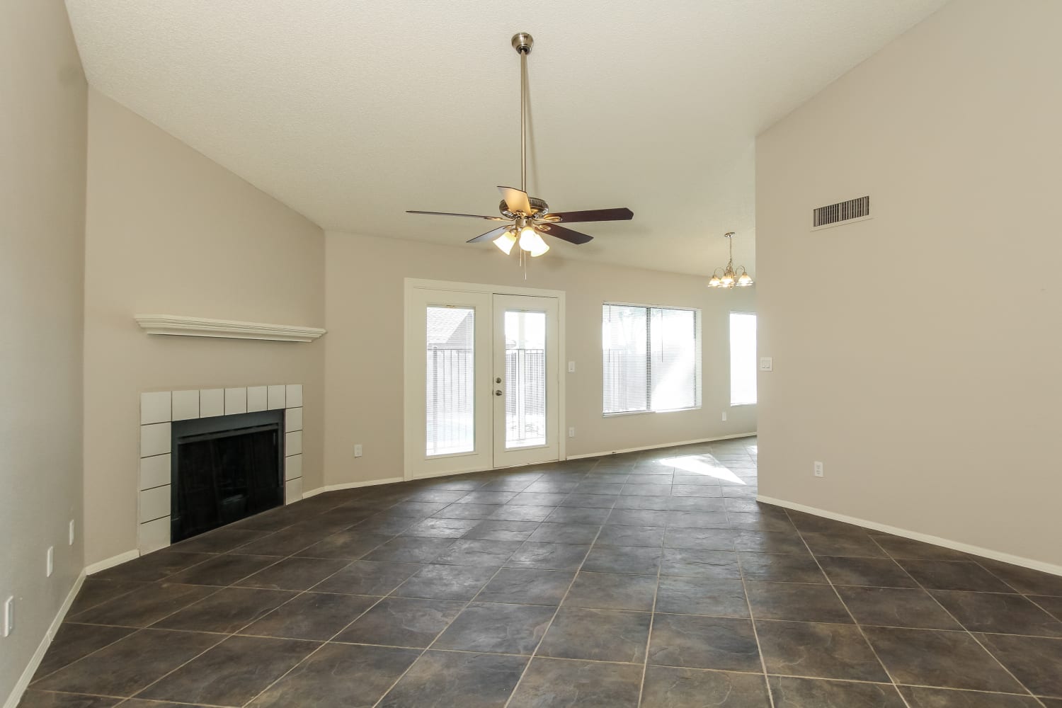 7643 W Beryl Avenue photo 4