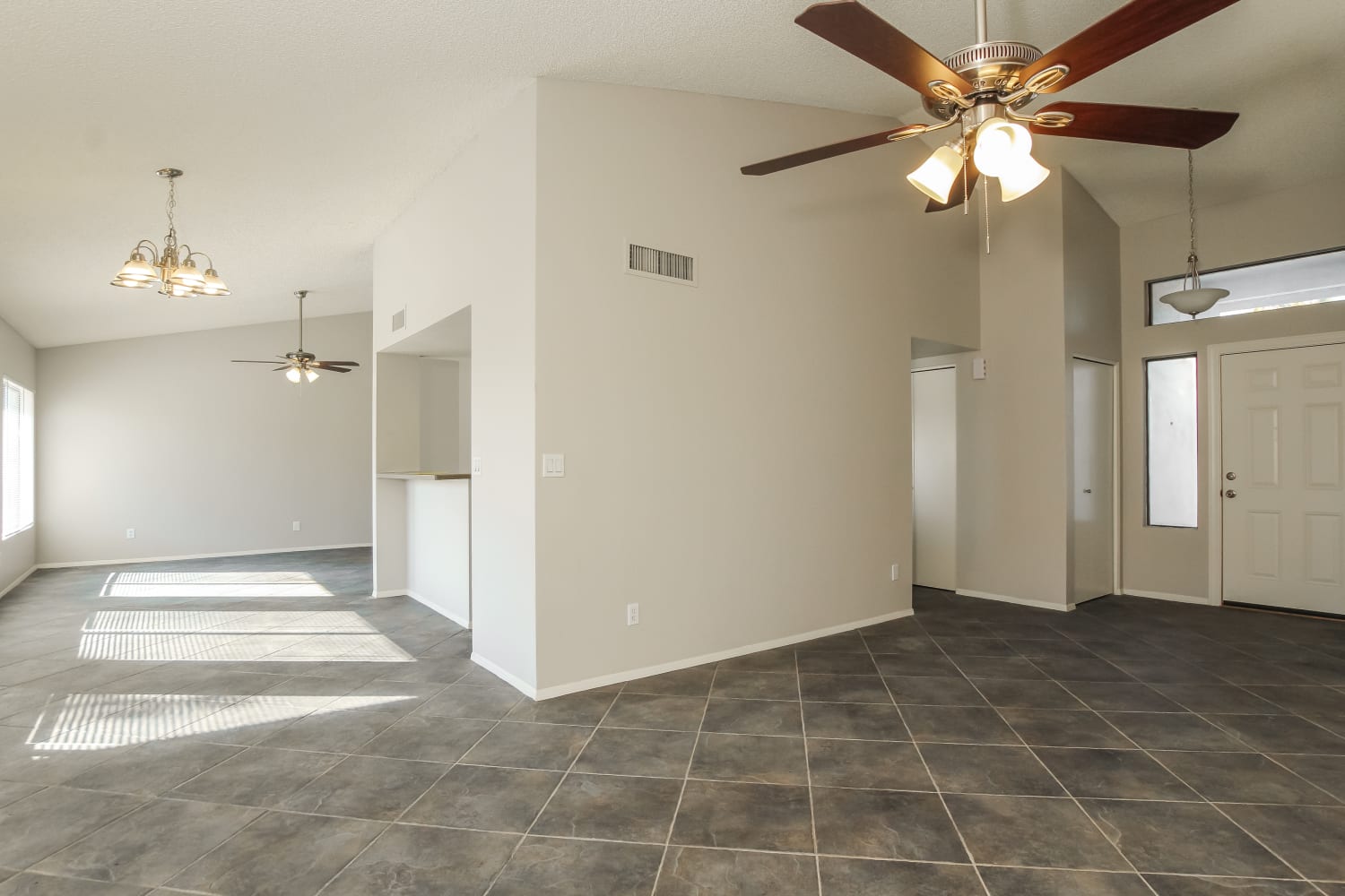 7643 W Beryl Avenue photo 3