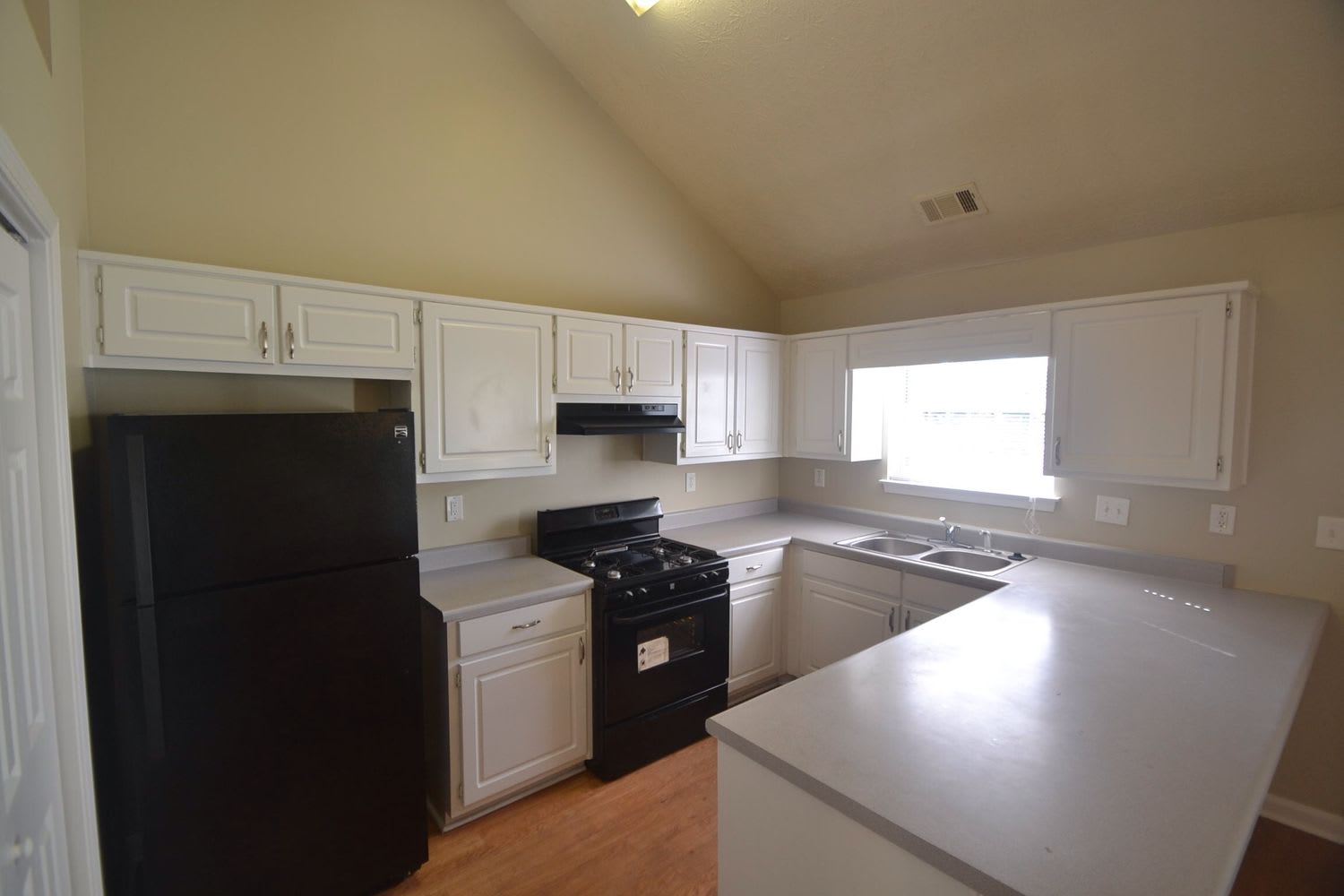 5653 Hidden Brook Cir photo 3