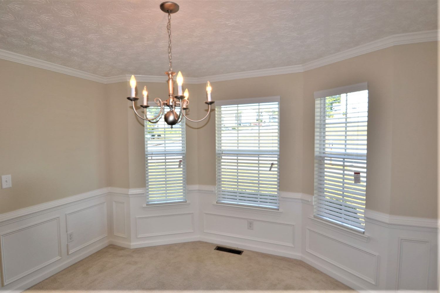 559 Michael Cir photo 4