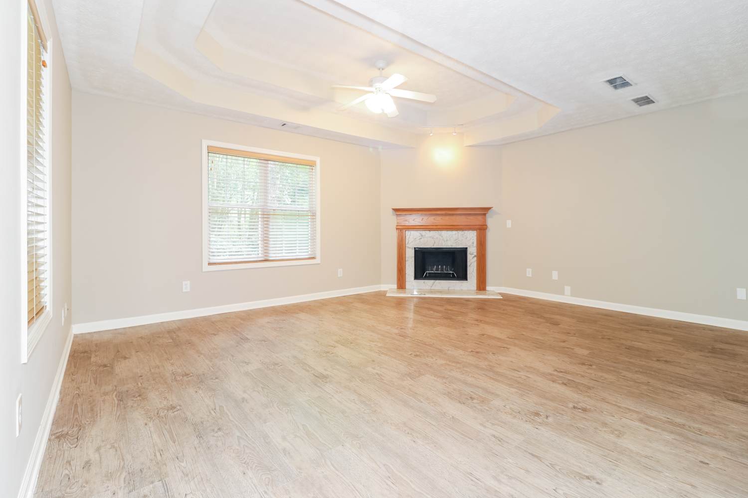 135 Longcreek Dr photo 4