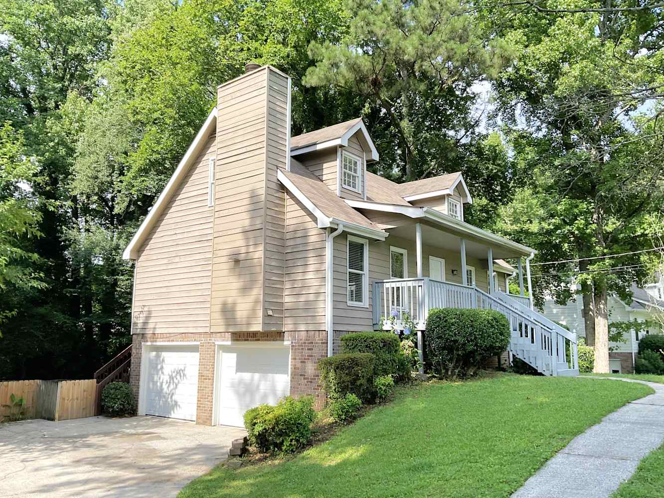 1851 Twin Branch Dr photo 2