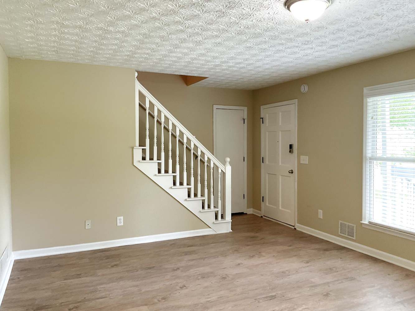 1851 Twin Branch Dr photo 3