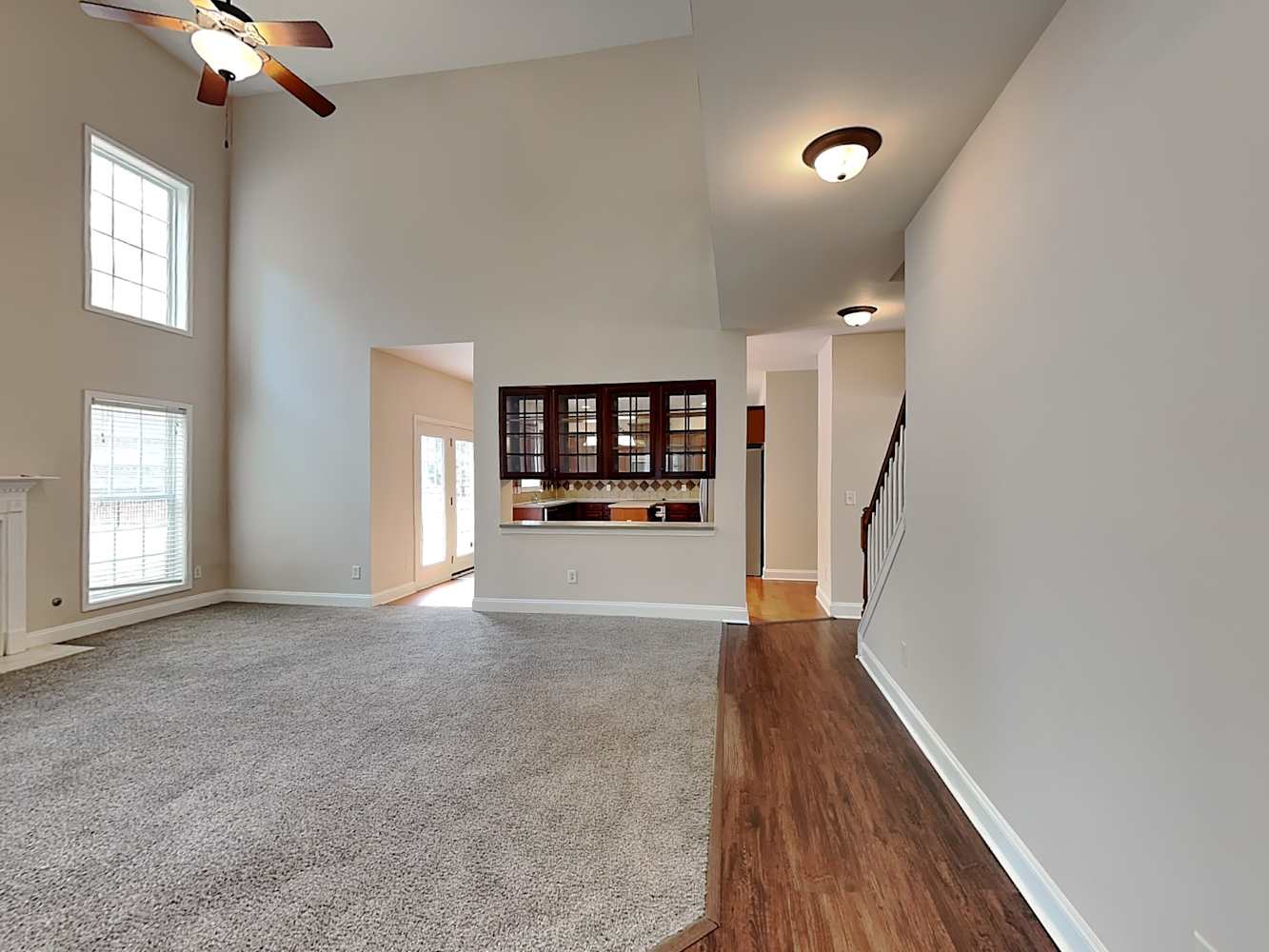 625 Excalibur Ct SE photo 4