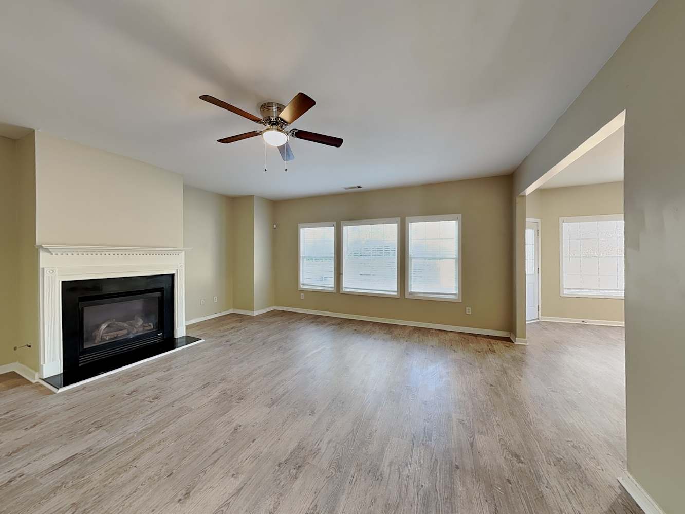 2096 Somerset Pl SE photo 5