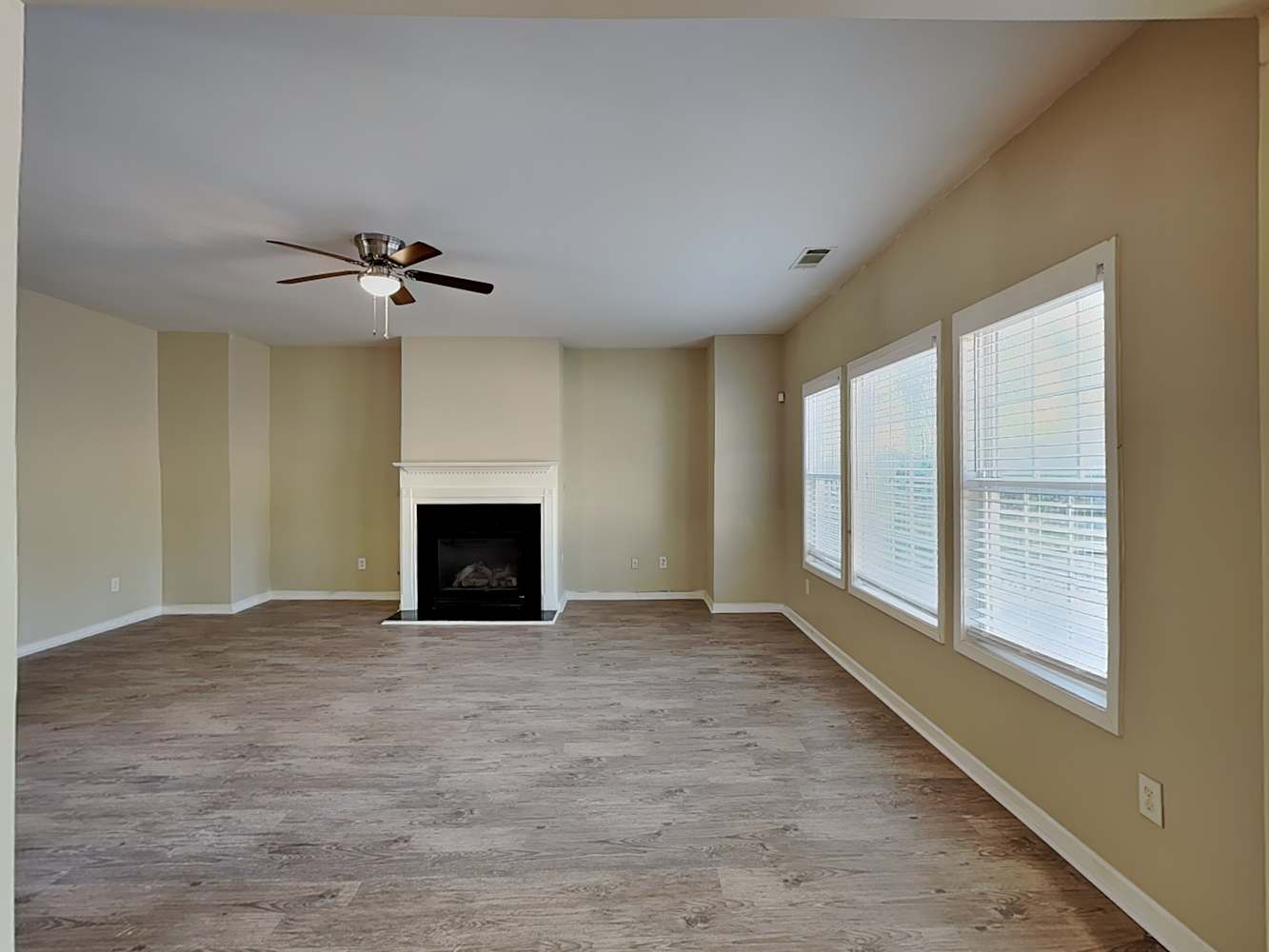 2096 Somerset Pl SE photo 4