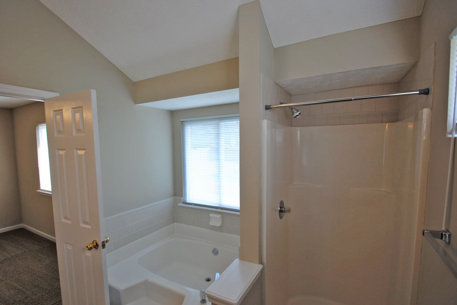 1009 Boardwalk Dr photo 5