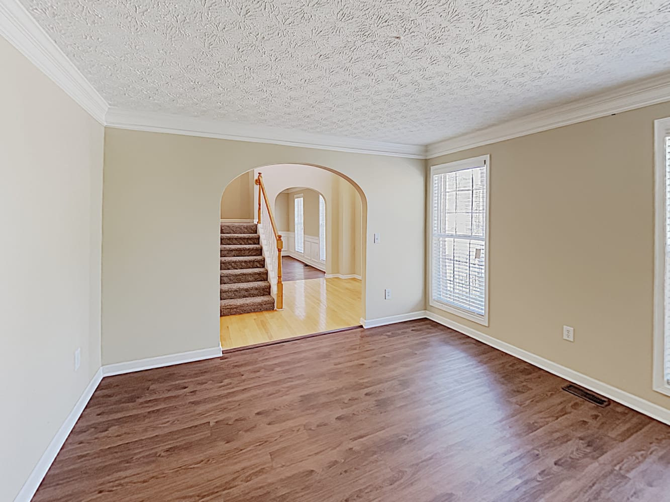 4921 Heritage Crossing Dr photo 5
