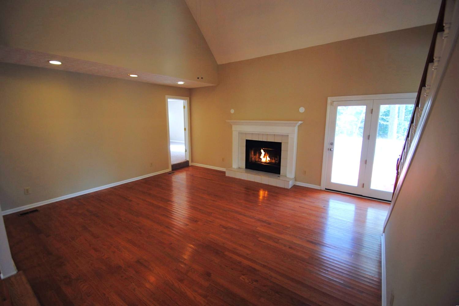 740 Greenwood Ln SW photo 2