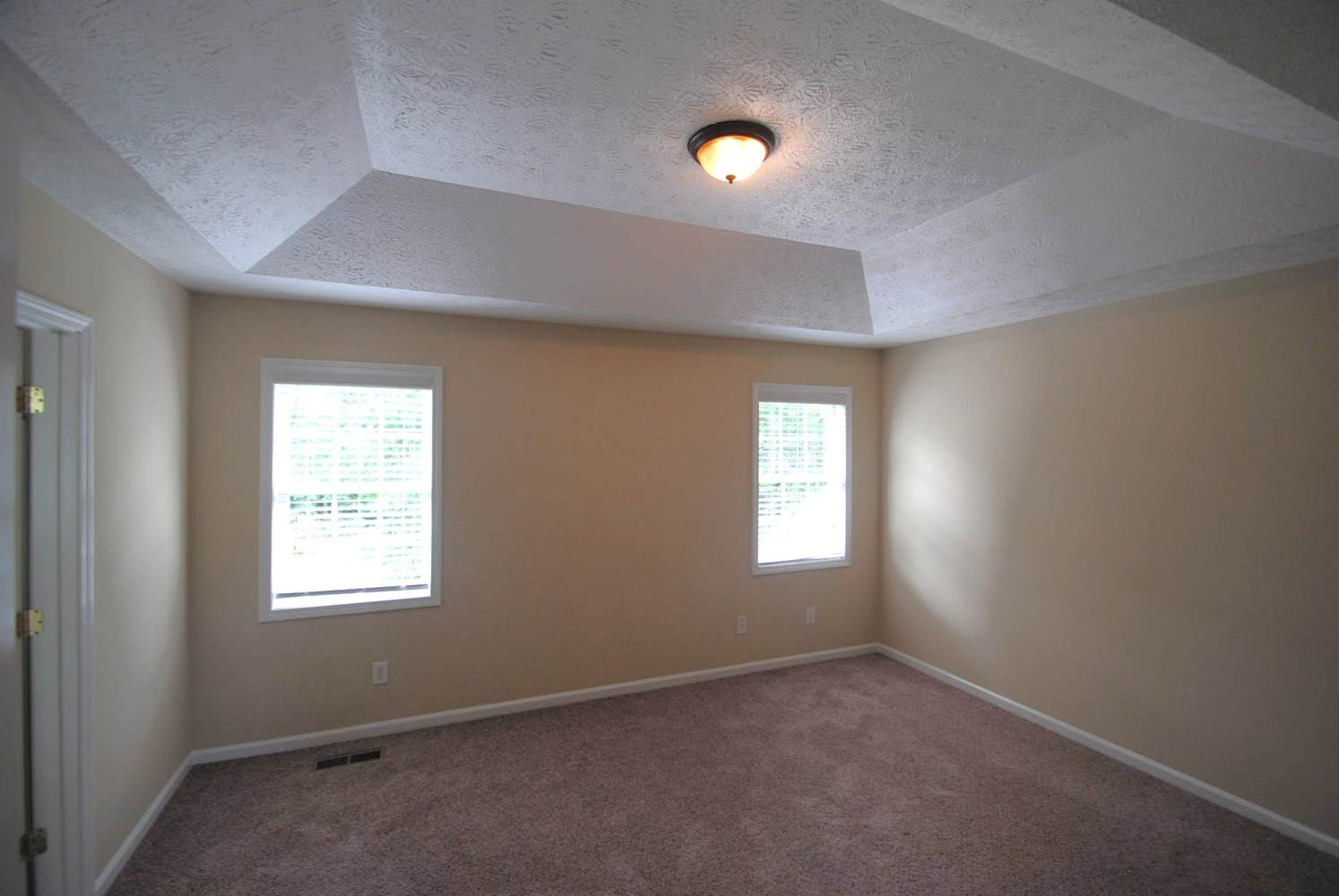 24 Fairview Hts photo 3