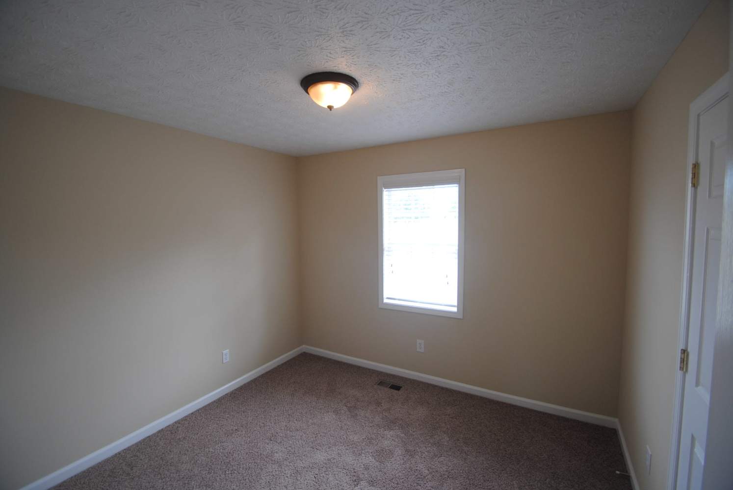 24 Fairview Hts photo 4