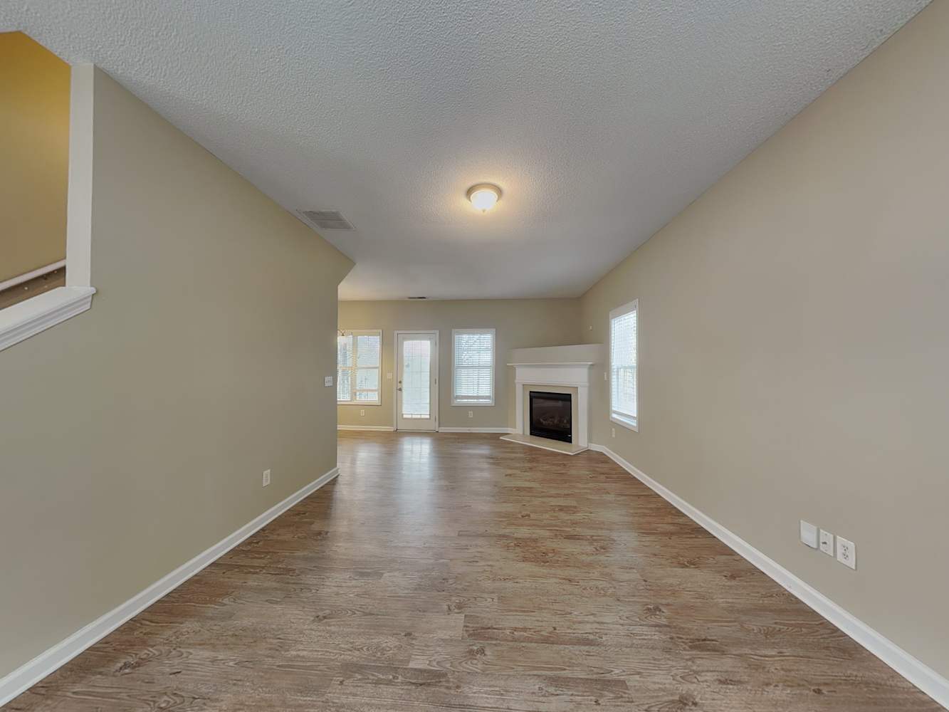 117 Omega Ct photo 4