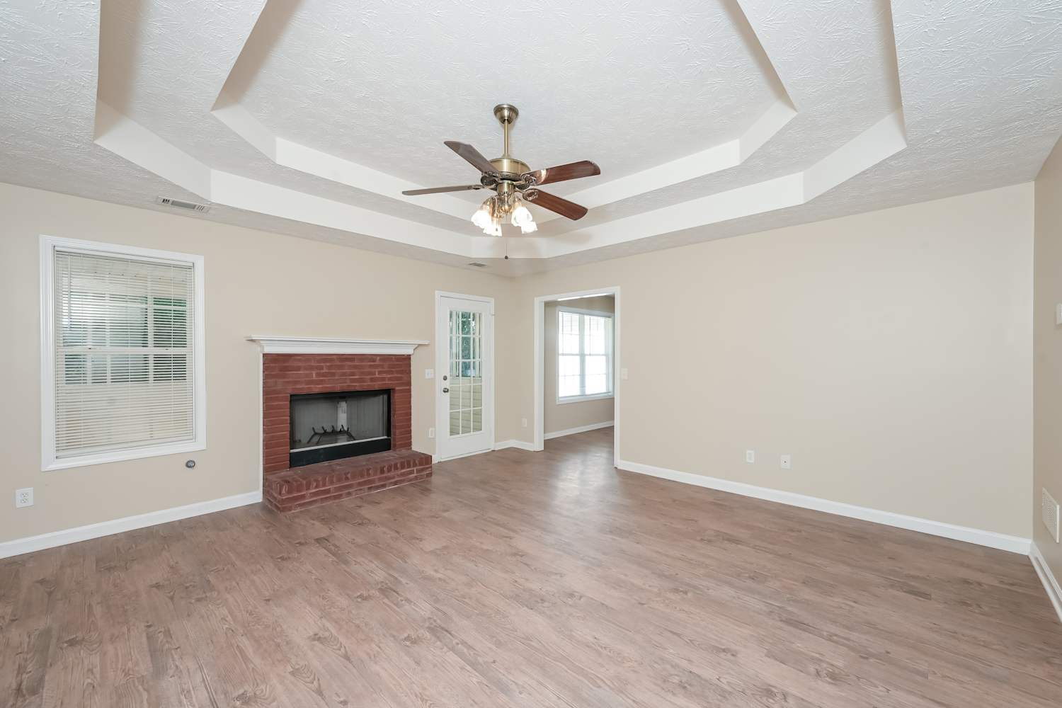 2990 Lenora Springs Dr photo 4