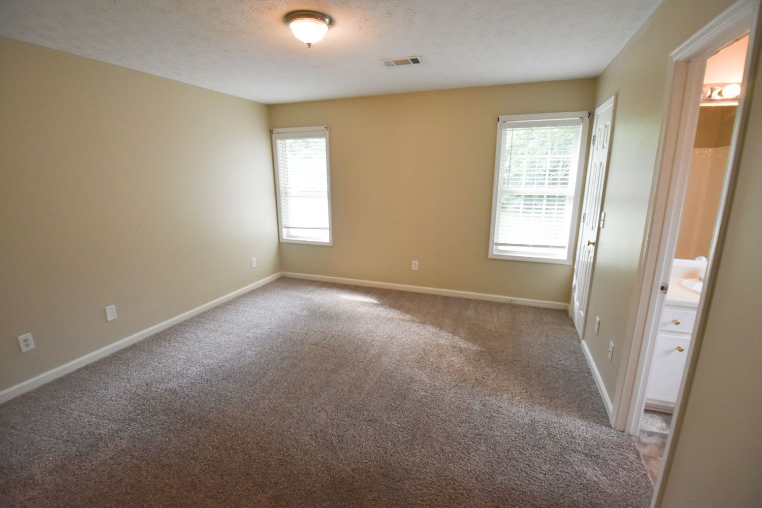 2709 Glendale Dr photo 4