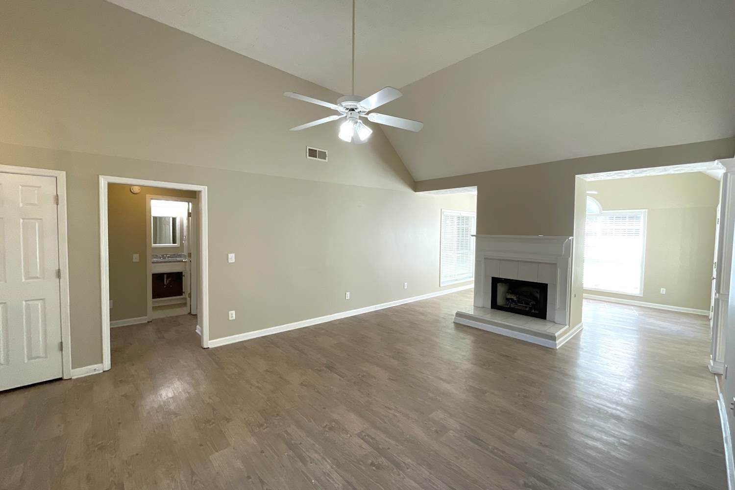 820 Cambridge Creek Dr SW photo 5